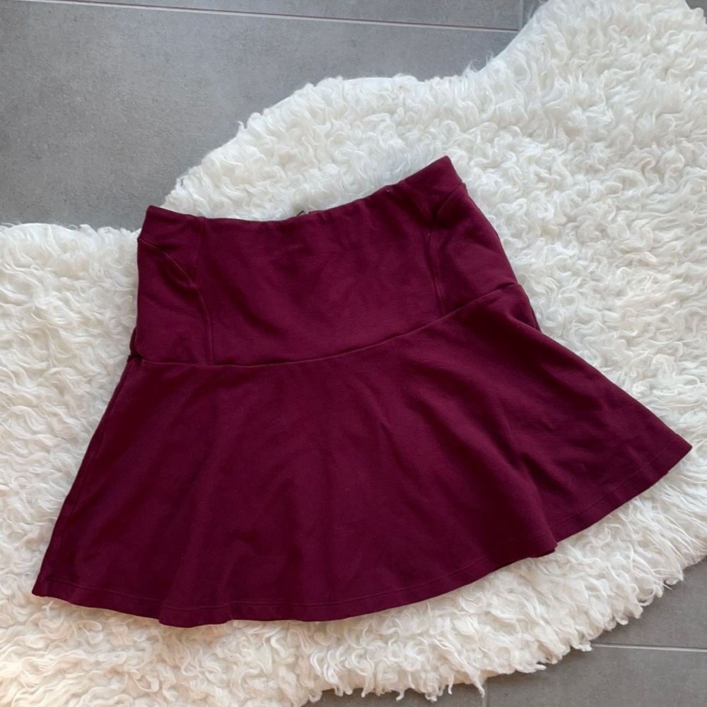 Talula Aritzia Burgundy Mini Skirt size 4 Zip up back